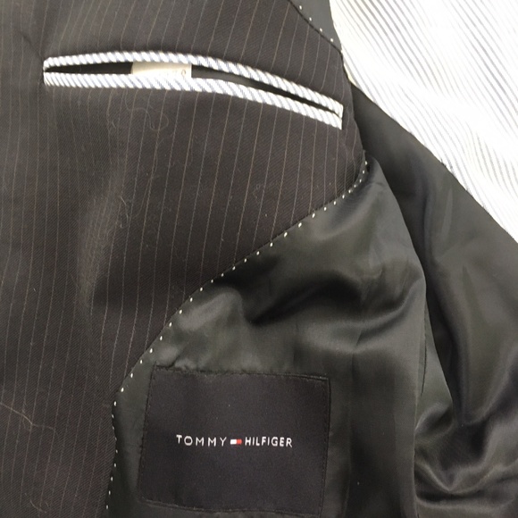 Navy Pinstripe 90% off New with Tags Tommy Hilfiger 2-Button - Picture 6 of 8